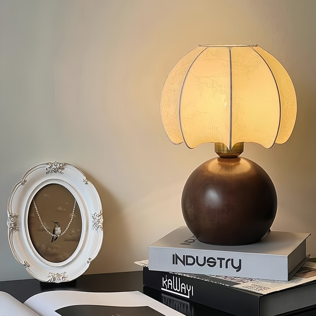 Home Decor Room - Vintage floral table lamp, medieval bedside