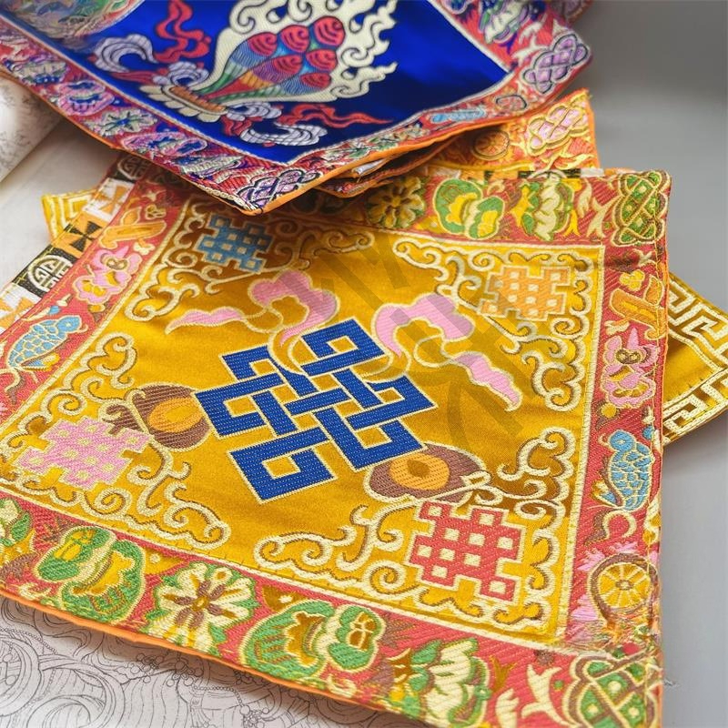 Tibetan-style Buddhist Hall De - مراجعة Decorative Throw Pillow وسعره