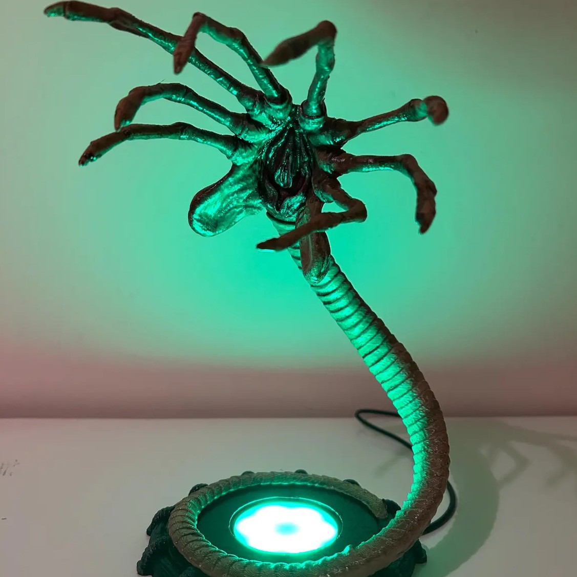 Alien Facehugger Lamp Nightlig - مراجعة Home Decor Com وسعره