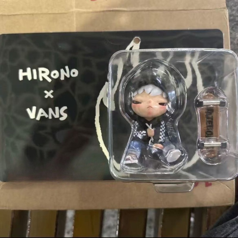 POPMART Hirono X VANS Co-brand - مراجعة Home Decor Brand وسعره